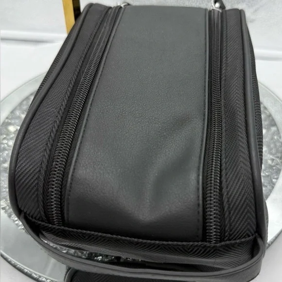 BVLGARI Black Herringbone Nylon/Leather Travel Case Cosmetic Bag Dopp Kit Italy - Picture 3 of 10